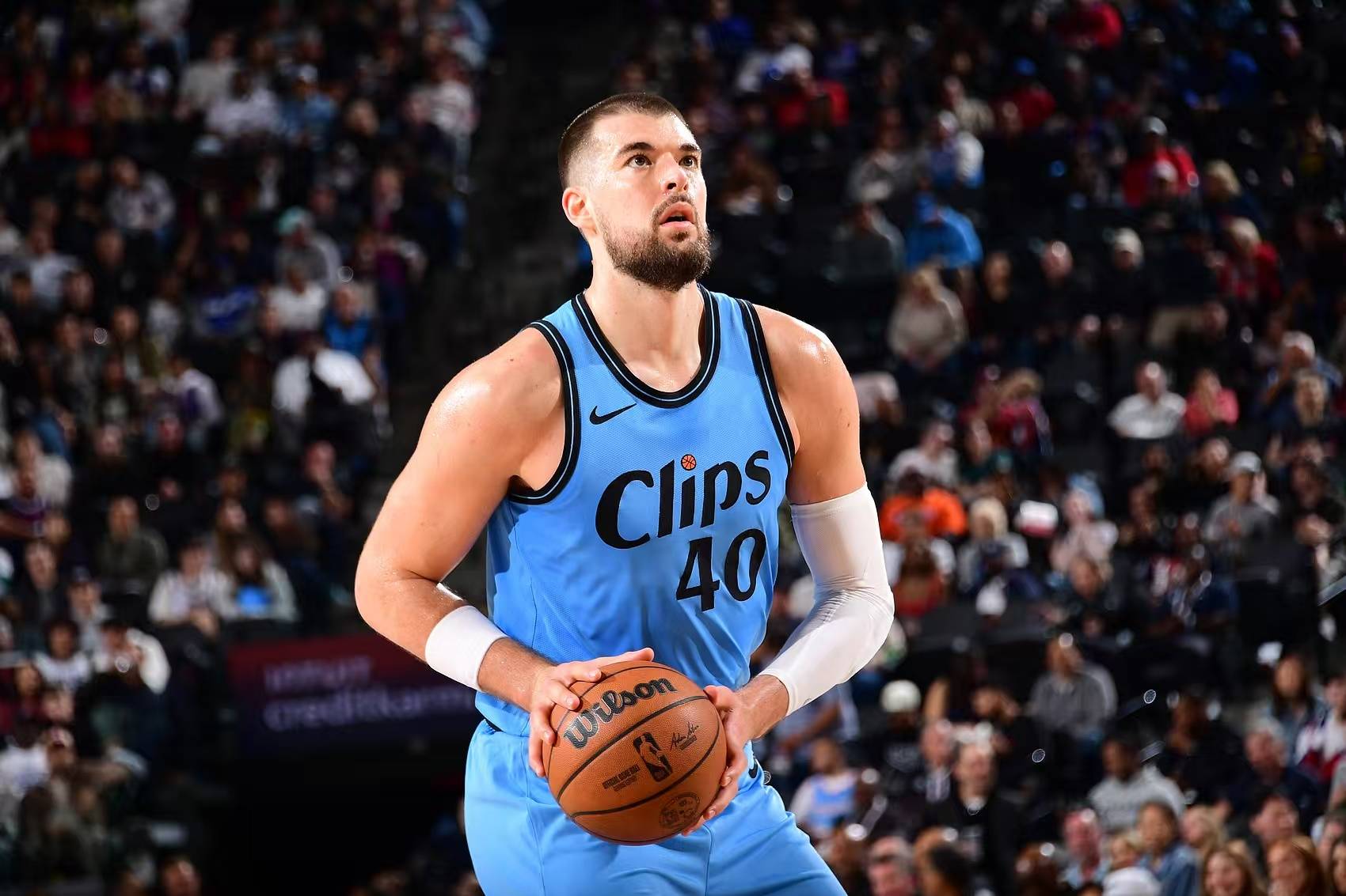  约基奇三双助掘金大胜火箭 