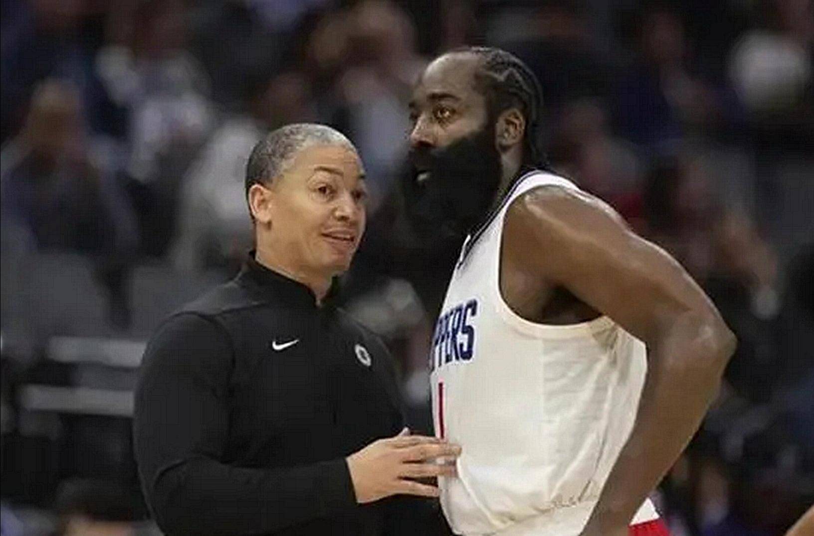  字母哥在FPX比赛中赛况扑朔迷离，战术调整引发热议！